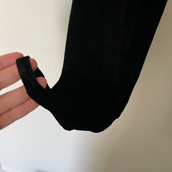 Black made in Italy velvet leggings. Size L Europe runs like S/M - Picture 4 of 6